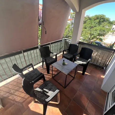 Greta's Self-check In * Zara